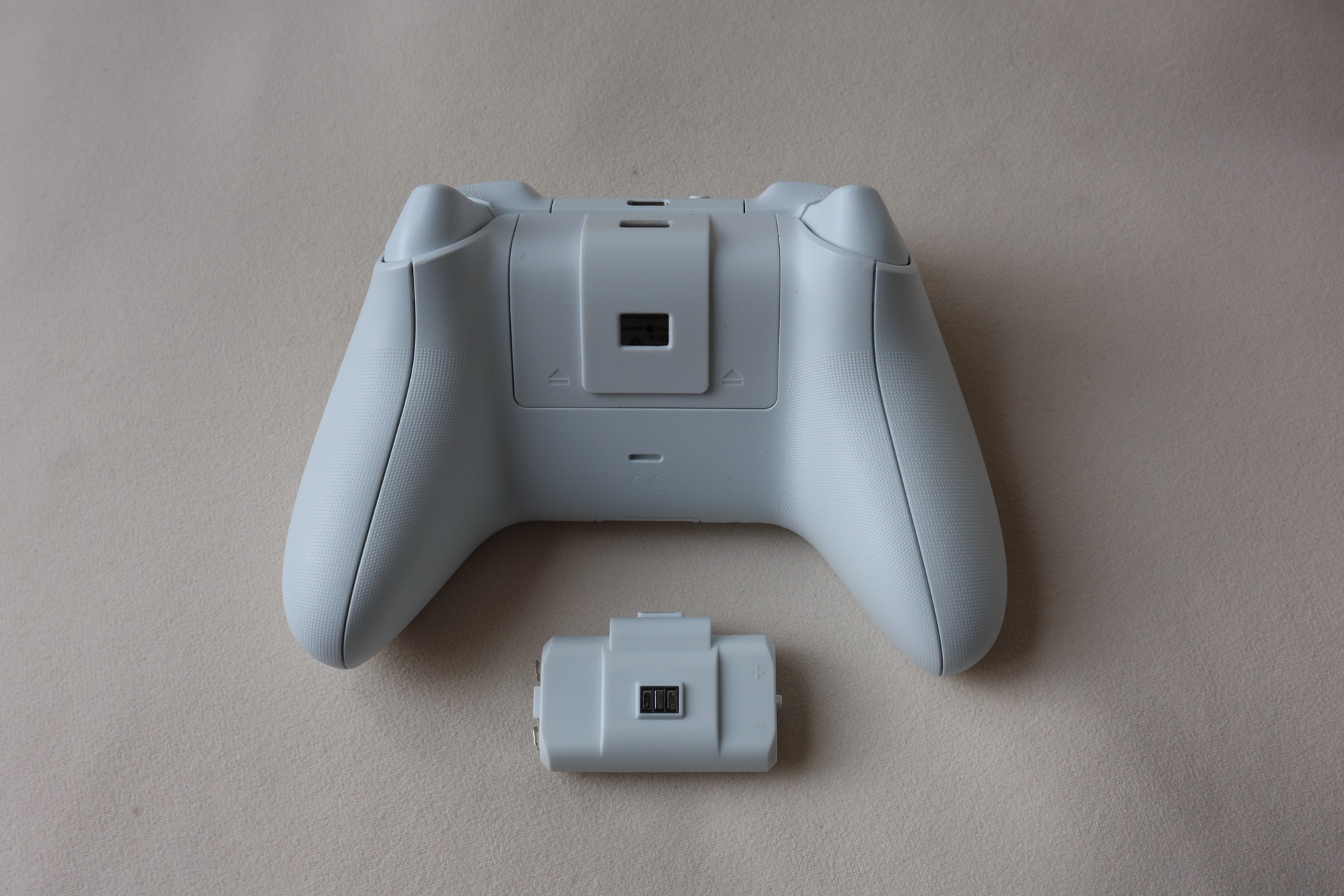 Xbox Series X|S 白色手柄｜赠充电电池实拍 2